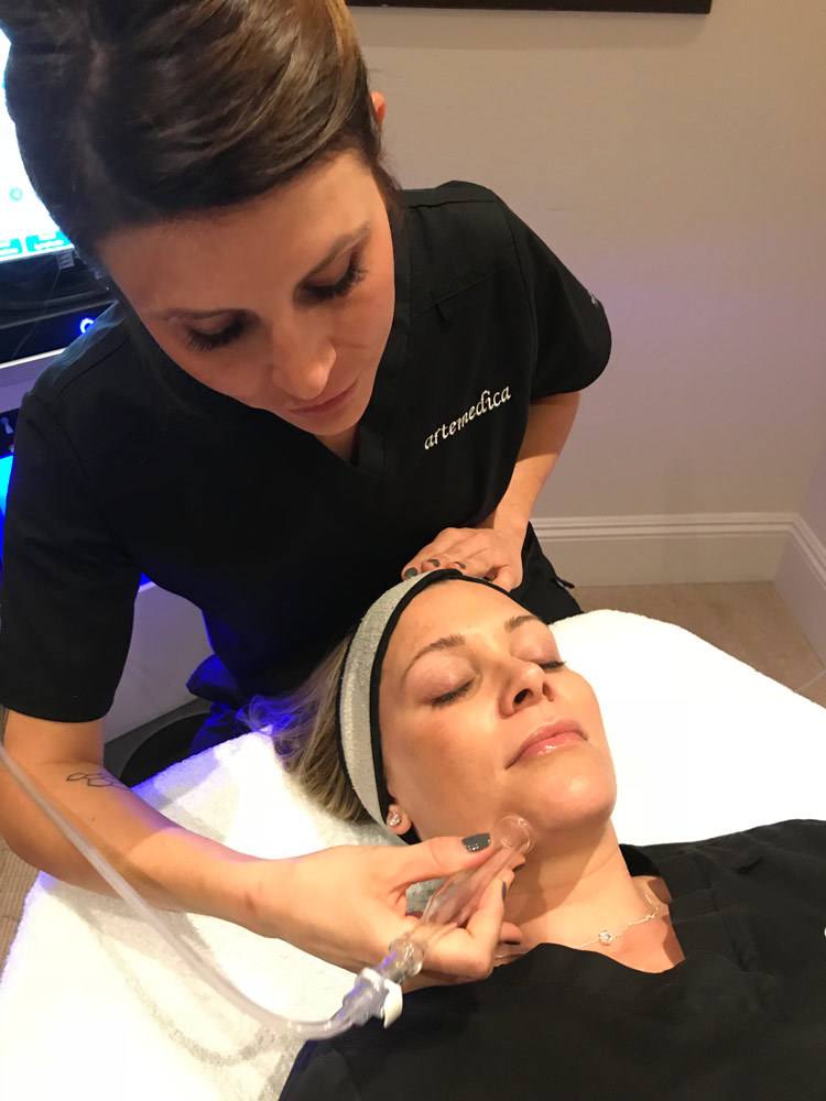 esthetician administering hydrafacial at artemedica