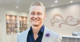 A picture of plastic surgeon Dr. Rankin smiling in a gray suit in Artemedica Santa Rosa